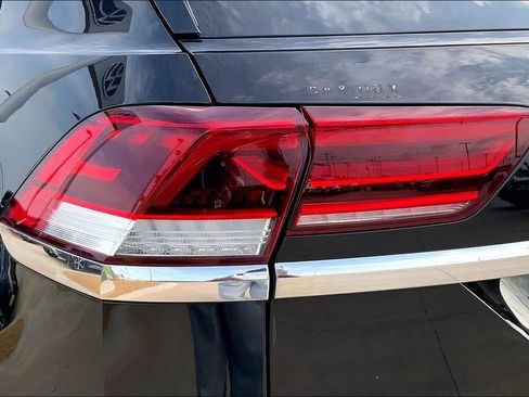 Used 2020 Volkswagen Atlas Cross Sport SE w/ Towing Package image 29