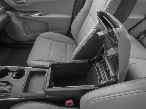 Used 2017 Toyota Camry SE FWD image 13