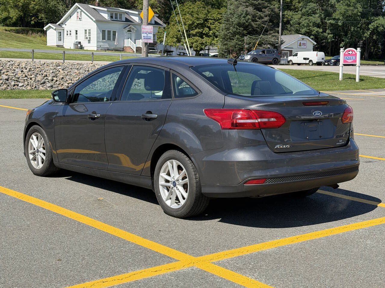 Used 2015 Ford Focus SE FWD image 7