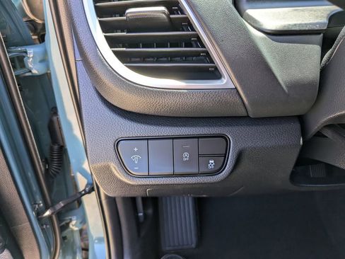 Certified 2025 Kia Seltos EX FWD image 28