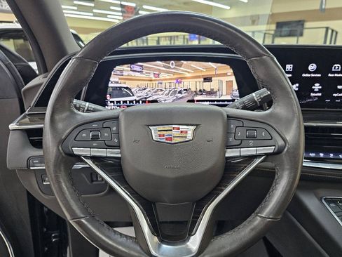 Used 2021 Cadillac Escalade Premium Luxury RWD image 31
