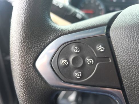 Used 2022 Chevrolet Traverse LS image 16