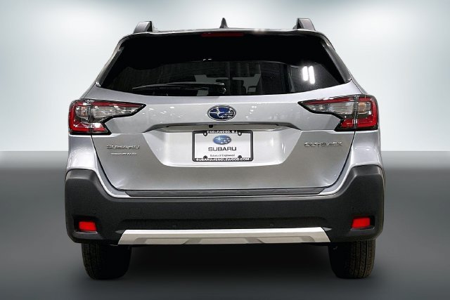 Used 2025 Subaru Outback Limited AWD/4WD image 4