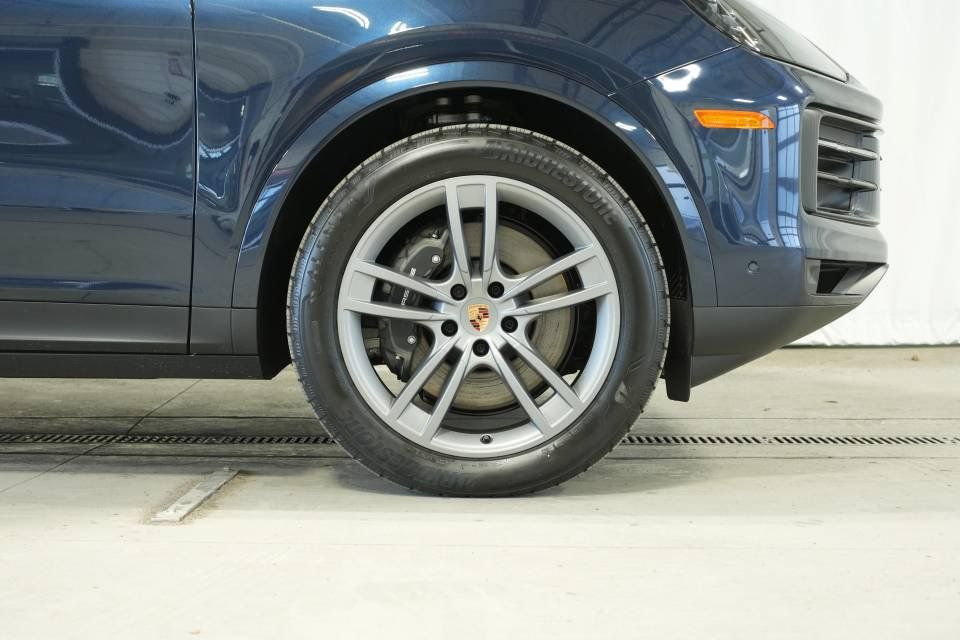 Certified 2026 Porsche Cayenne AWD/4WD image 43