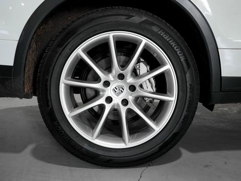 Used 2015 Porsche Cayenne S image 41