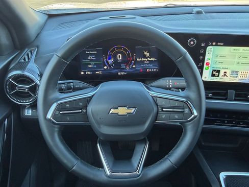 Used 2025 Chevrolet Equinox LT image 28