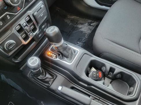 Used 2023 Jeep Wrangler Sport S image 34