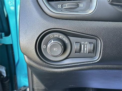 Used 2020 Jeep Renegade Limited w/ UConnect 8.4 Nav Group image 24