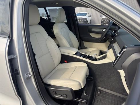 Used 2023 Volvo XC40 B5 Plus w/ Driver Assist Package AWD/4WD image 31