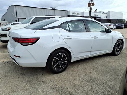 Used 2025 Nissan Sentra SV image 2
