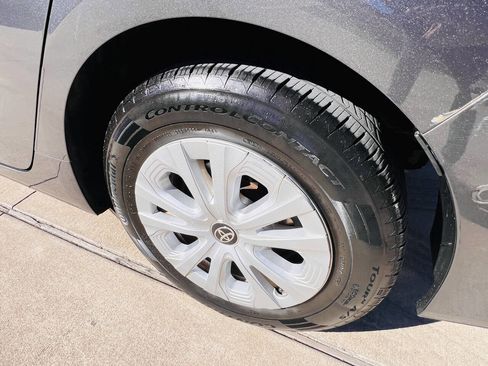 Used 2020 Toyota Prius LE image 37