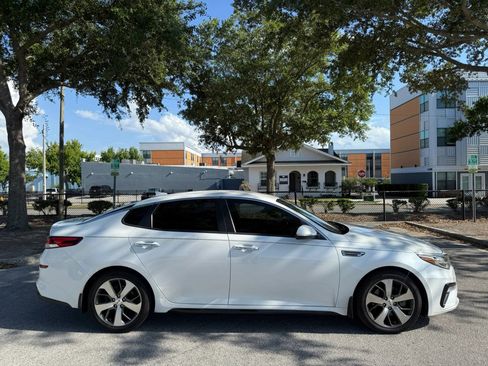 Used 2019 Kia Optima S FWD image 4