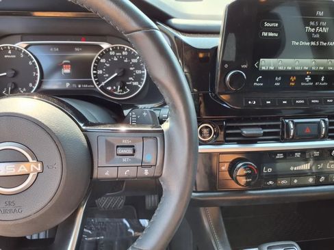 Used 2022 Nissan Pathfinder SL image 13