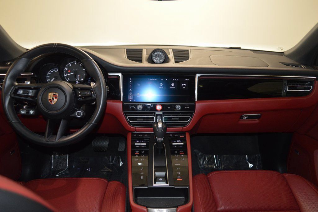 Certified 2025 Porsche Macan AWD/4WD image 37