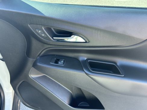 Used 2023 Chevrolet Equinox LT image 31