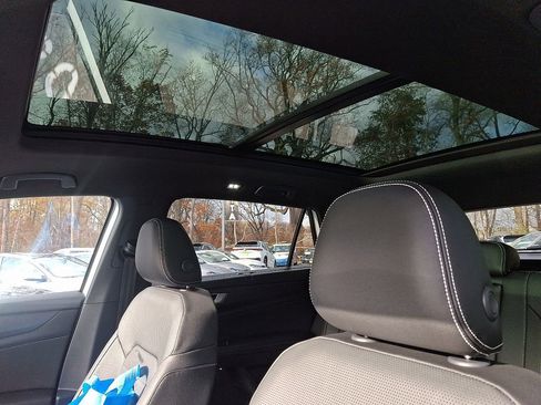 New 2026 Volkswagen Atlas Cross Sport SEL R-Line image 10