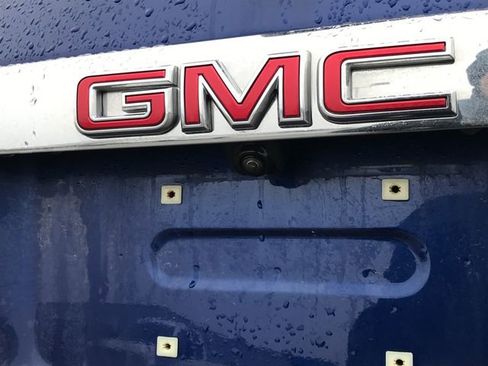 Used 2023 GMC Acadia SLE w/ Driver Convenience Package image 5