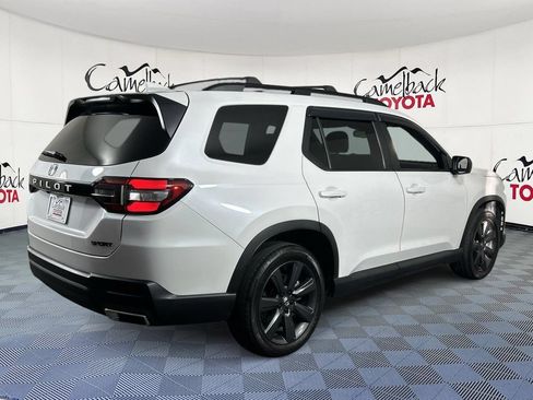 Used 2025 Honda Pilot Sport image 8
