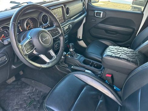 Used 2018 Jeep Wrangler Unlimited Sahara image 13