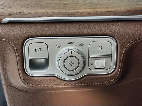 New 2026 Mercedes-Benz GLS 450 4MATIC image 10