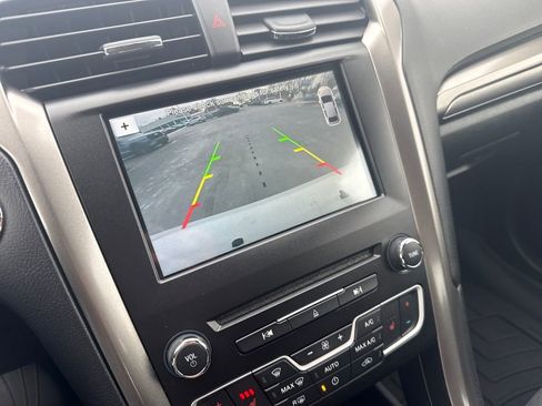 Used 2017 Ford Fusion SE w/ Fusion SE Technology Package image 31