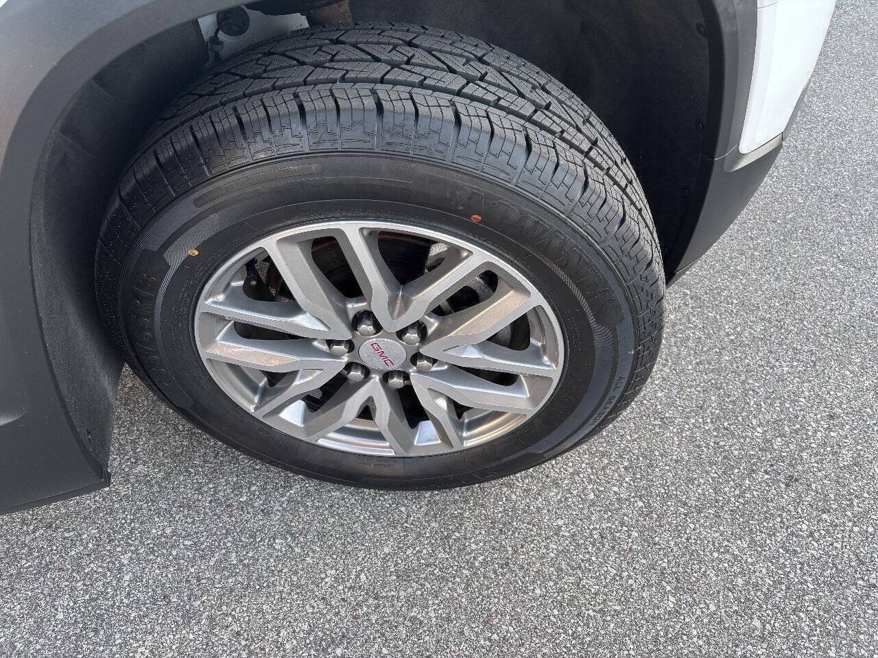Used 2019 GMC Acadia SLE w/ Driver Alert Package I AWD/4WD image 12