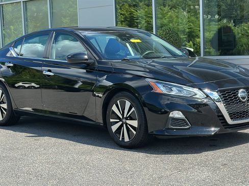 Used 2022 Nissan Altima 2.5 SV FWD image 2
