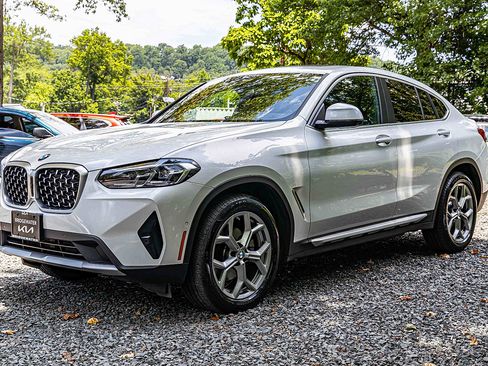 Used 2024 BMW X4 xDrive30i w/ Parking Assistance Package image 3