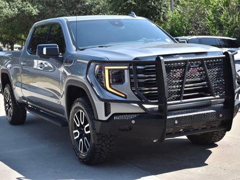 Used 2025 GMC Sierra 1500 AT4 w/ AT4 Premium Package AWD/4WD image 4