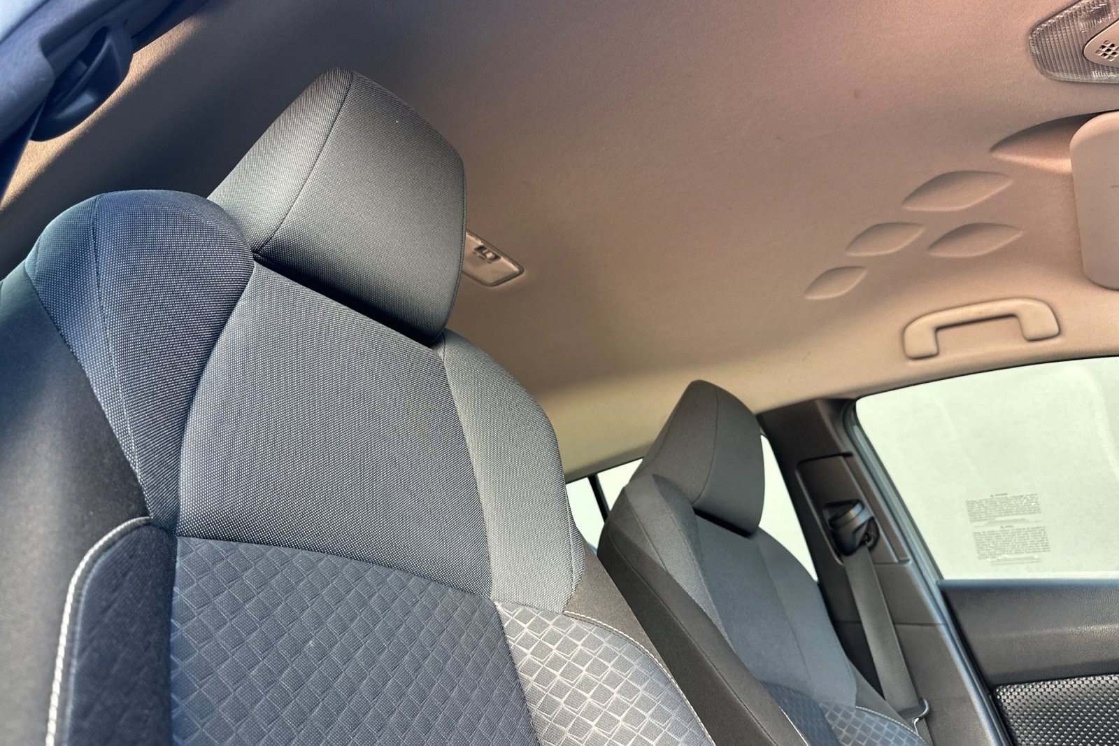 Used 2020 Toyota C-HR LE FWD image 23