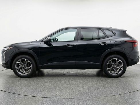 Used 2025 Chevrolet Trax LT FWD image 5