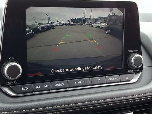 Used 2025 Nissan Rogue SV FWD image 17