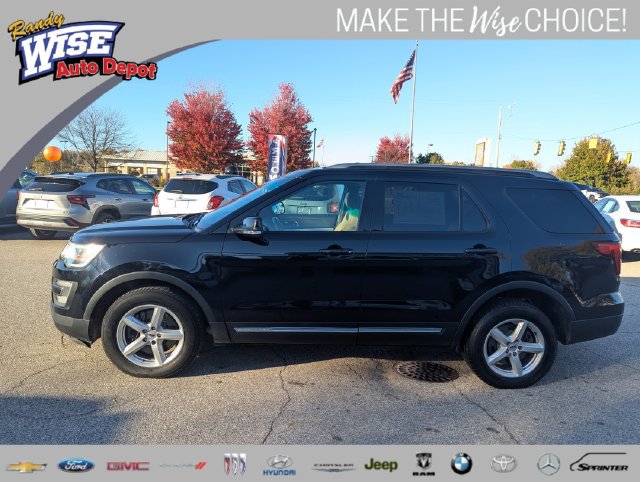 Used 2017 Ford Explorer XLT w/ Equipment Group 202A AWD/4WD image 6