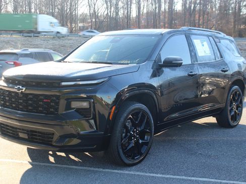 Used 2024 Chevrolet Traverse RS w/ LPO, Floor Liner Package image 3