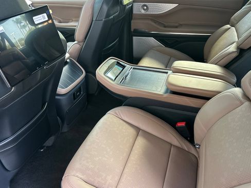New 2026 Lincoln Navigator L Black Label AWD/4WD image 11