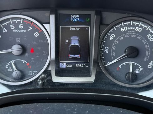 Used 2022 Toyota Tacoma TRD Off-Road w/ Technology Package AWD/4WD image 21