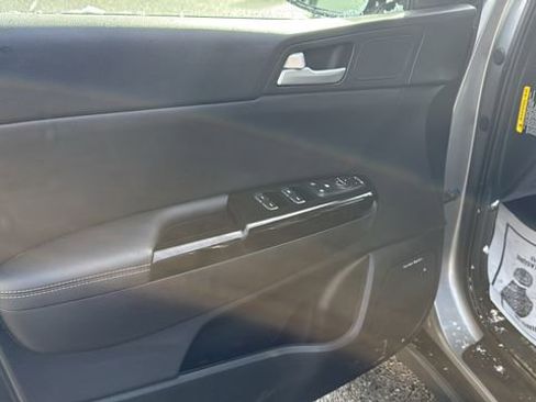 Used 2020 Kia Sportage EX w/ Option Group 15 image 19