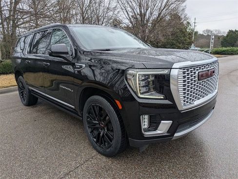 Used 2021 GMC Yukon XL Denali w/ Denali Premium Package image 8