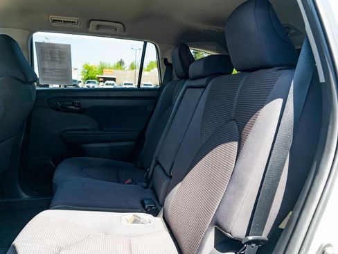 Used 2023 Toyota Highlander L image 19