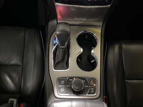 Used 2019 Jeep Grand Cherokee Overland AWD/4WD image 17