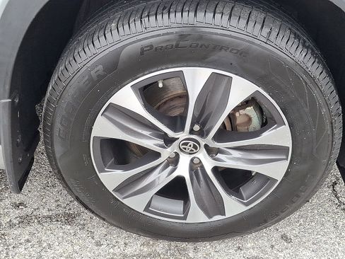 Used 2021 Toyota Highlander XLE image 8