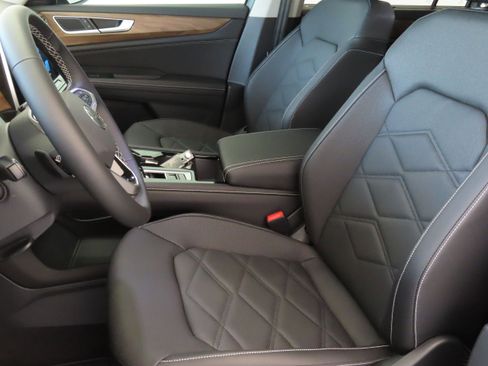 New 2025 Volkswagen Atlas SE image 12