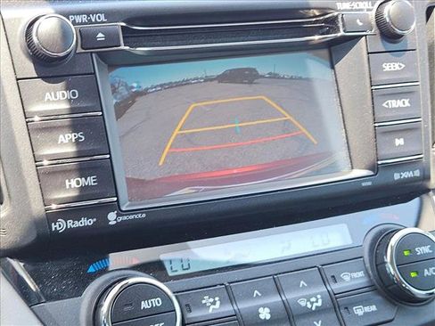 Used 2018 Toyota RAV4 XLE FWD image 11