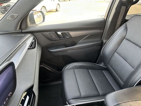 Used 2025 Buick Enclave Preferred image 34