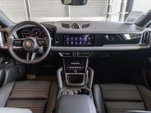 Certified 2026 Porsche Cayenne Coupe image 12