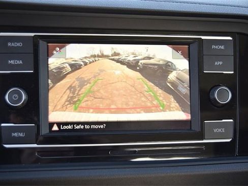 Certified 2024 Volkswagen Jetta SE w/ Panoramic Sunroof Package image 13