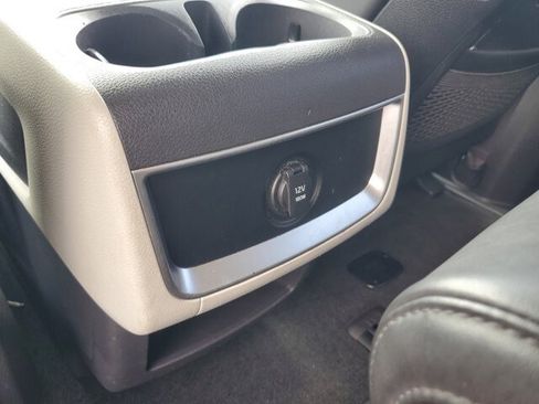 Used 2024 Kia Carnival LX FWD image 16