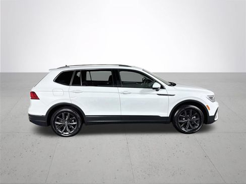 Certified 2024 Volkswagen Tiguan SE w/ Panoramic Sunroof Package AWD/4WD image 6