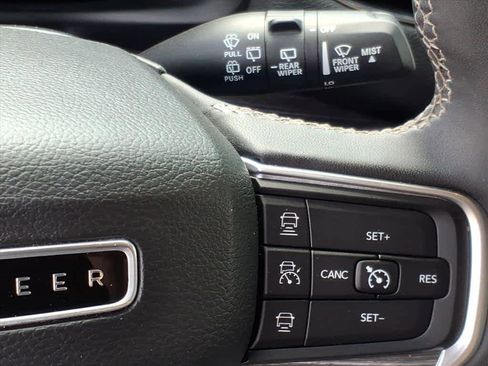 Used 2024 Jeep Wagoneer L Series III w/ Flexible Seating Group image 26