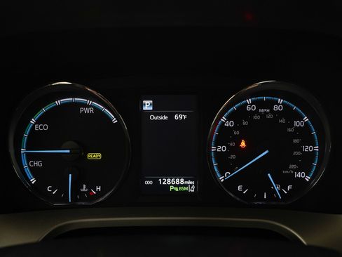 Used 2017 Toyota RAV4 Limited w/ Advanced Technology Package AWD/4WD image 26